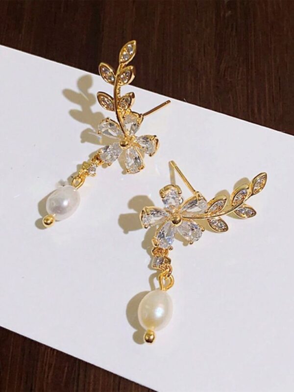 Crystal Flower Pearl Earrings - Image 4