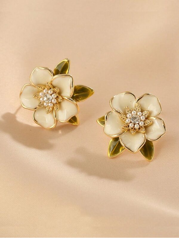 Vintage-Inspired Pearl & Rhinestone Floral Stud Earrings