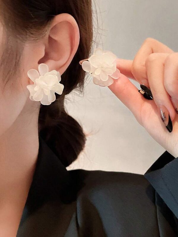 🌸 Petal Whisper - 3D Floral Stud Earrings