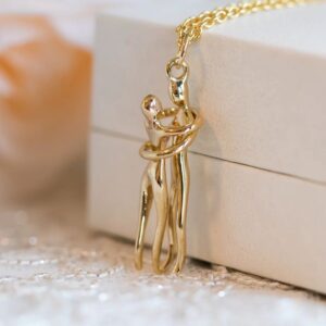 Golden Embrace Pendant – Minimal Art Love