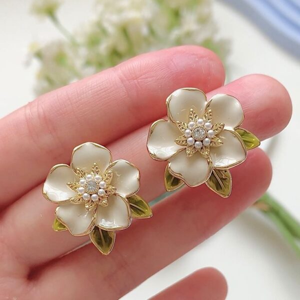 Vintage-Inspired Pearl & Rhinestone Floral Stud Earrings - Image 5